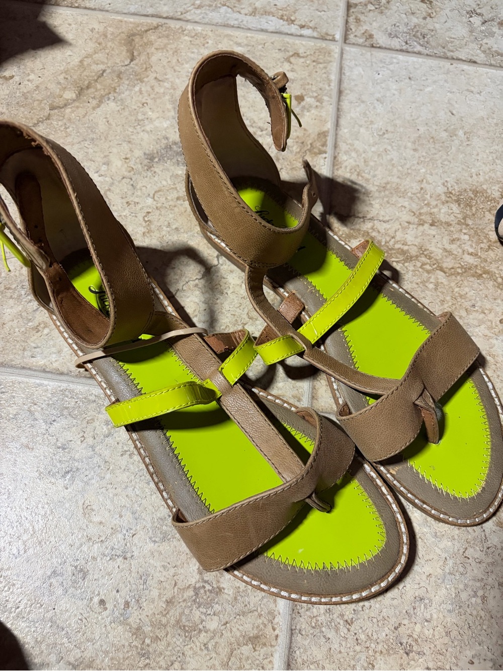 Lucky Brand Women’s Neutral Tan Sandals with Neon Lime Insole